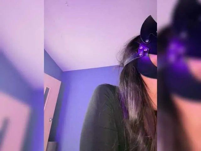 Kiss-krisss on BongaCams 