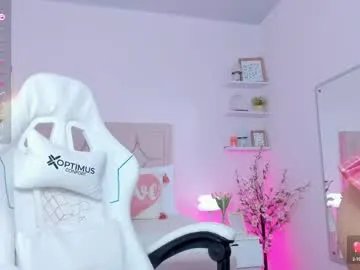 little_sweet_18 on Chaturbate 