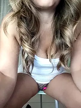 bambolina_sexy1985 on StripChat 