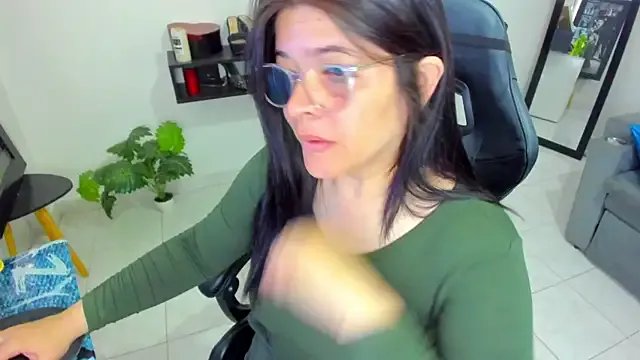 BellaFlaming on StripChat 