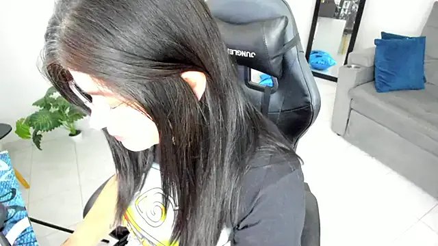 BellaFlaming on StripChat 