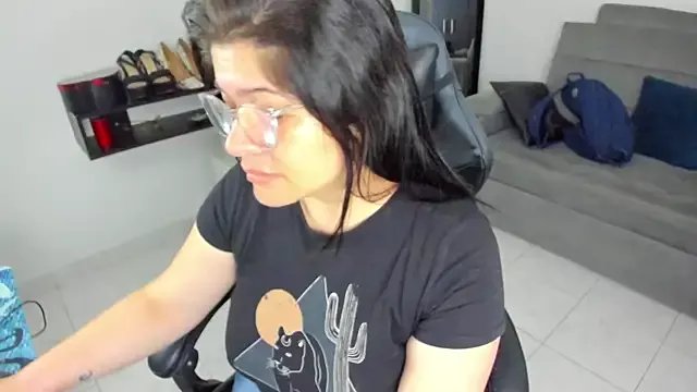 BellaFlaming on StripChat 