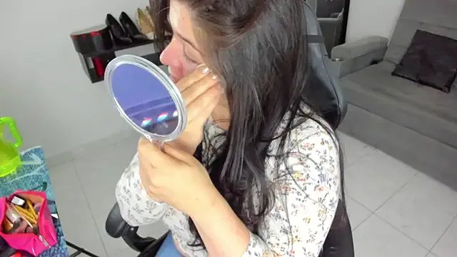 BellaFlaming on StripChat 