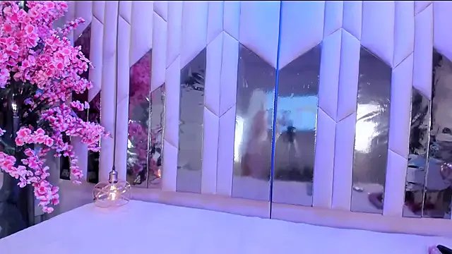 BizzyNoar on StripChat 