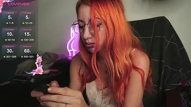 DaddysLittleSlutfox on StripChat 