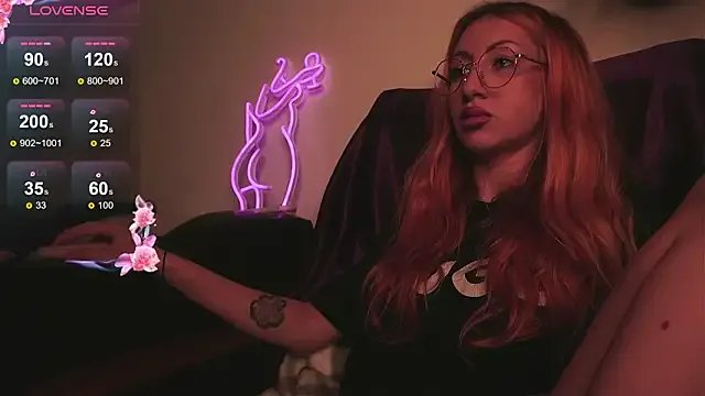 DaddysLittleSlutfox on StripChat 