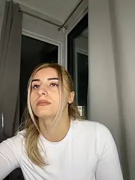 Ella_Vee on StripChat 