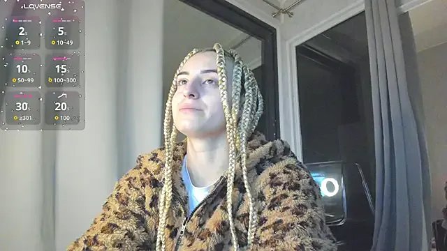 Ella_Vee on StripChat 