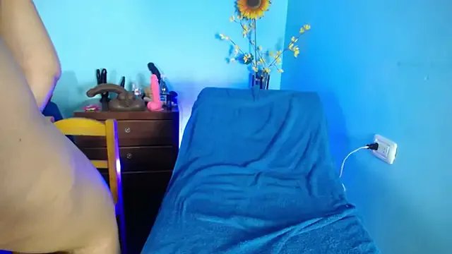 Iivana_19 on StripChat 