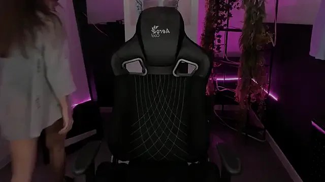 JennyDens on StripChat 