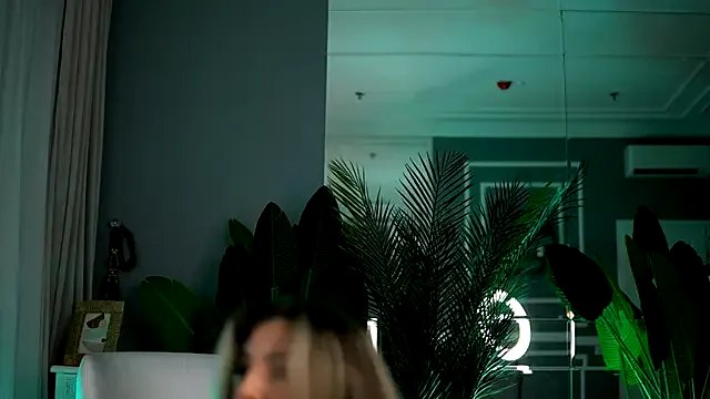 KellyMathews on StripChat 