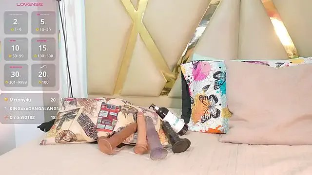 kinkyhousewifee on StripChat 