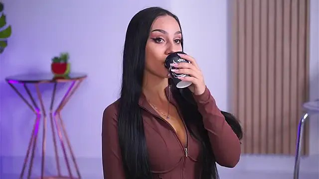 NinaSolenne on StripChat 