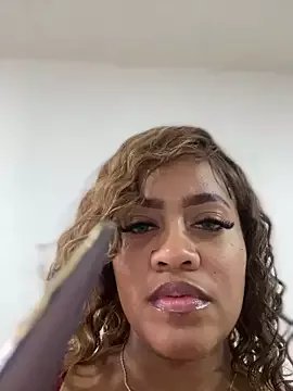 riri_brunnete on StripChat 