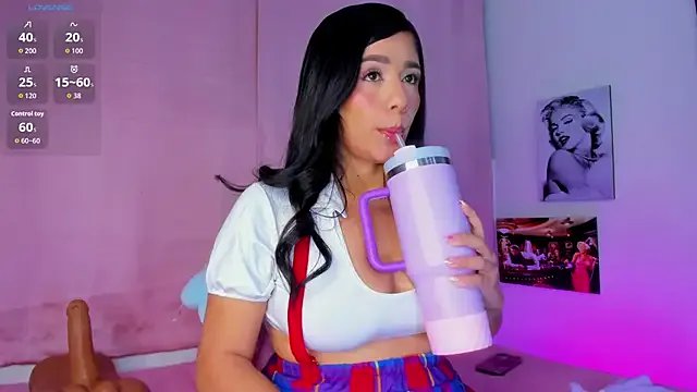 tellmebri on StripChat 