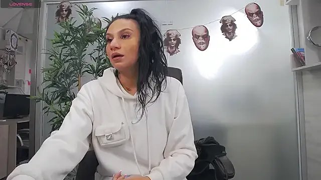 YaraXCox on StripChat 