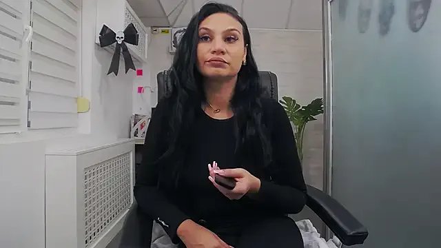 YaraXCox on StripChat 